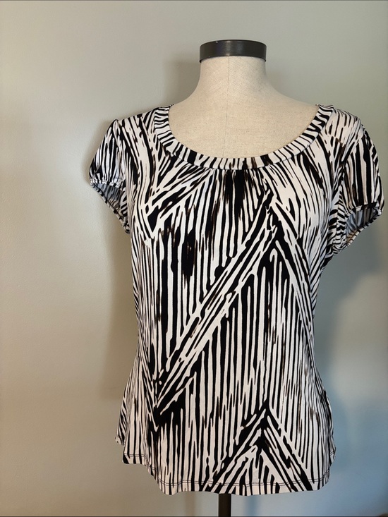 Worthington Tops - Worthington Black & White Short Sleeve Scoop Neck Top